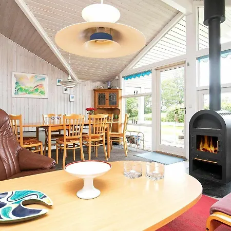 Three-bedroom Holiday In 2 Сasa de vacaciones Otterup