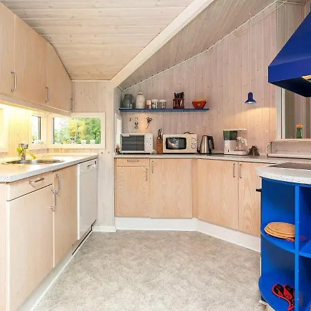 Three-bedroom Holiday In 2 * Otterup