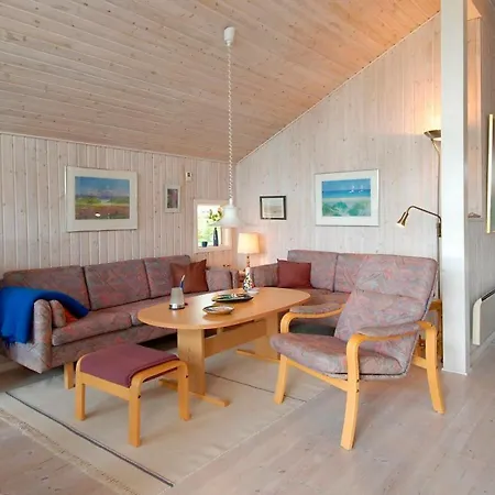 Three-bedroom Holiday In 2 *